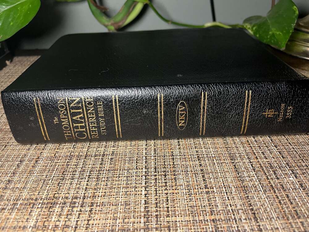 The Thompson Chain-Reference Study Bible NKJV Nelson 3555